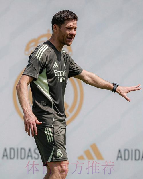 马卡:阿隆索在训练中尝试让费兰-门迪担任中后卫